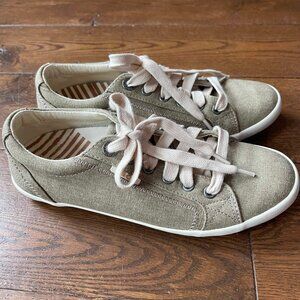 •Taos Star Shoes Size 7 Khaki Washed Beige Canvas Low Top Lace Up Sneakers
